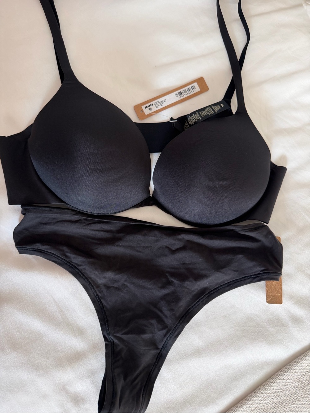 NWT Skims Ultimate Push up Bra 34B & Skims M thong BUNDLE